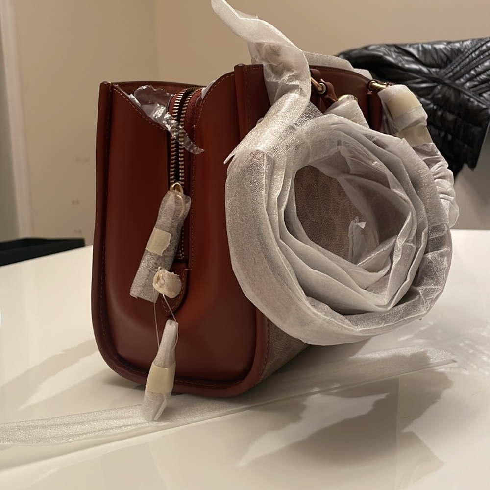 COACH NWT CC SIG BK CRRYALL 28 - Picture 9 of 15